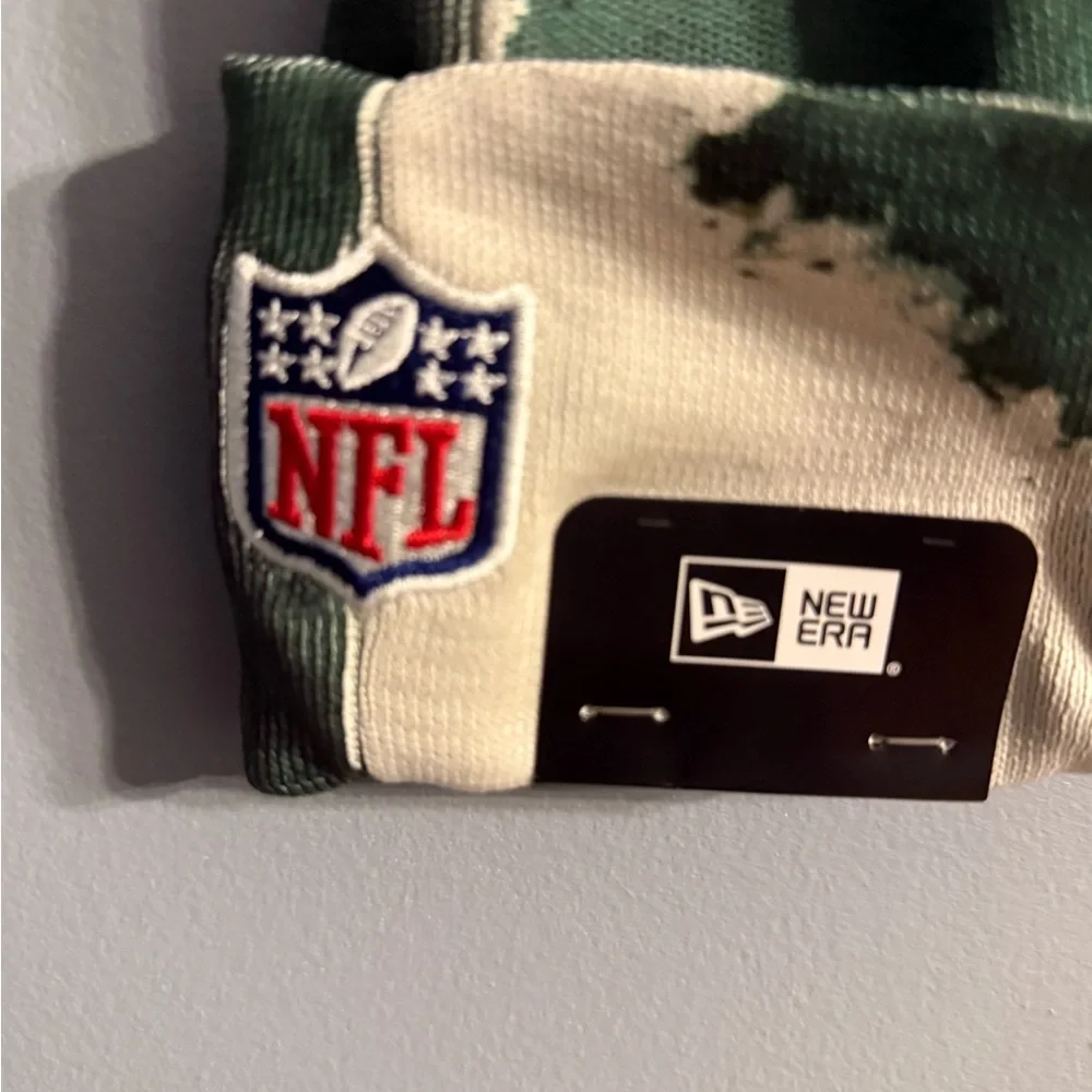 Greenbay Packers Aunthetic New Era NFL Beanie Winter Hat 2022 Field Sport NWT - Picture 6 of 10